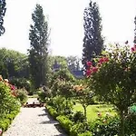 Chateau De Montriou 5*