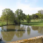 Chateau De Montriou Bed and Breakfast Feneu