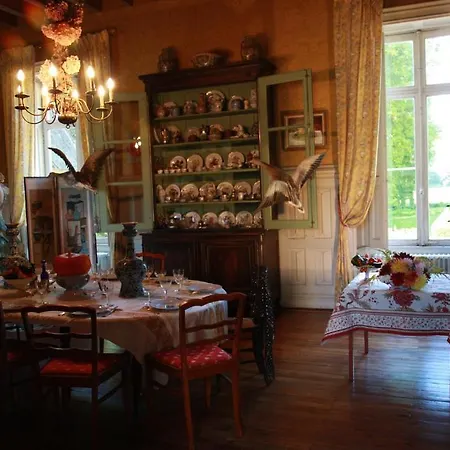 Chateau De Montriou 5* Feneu