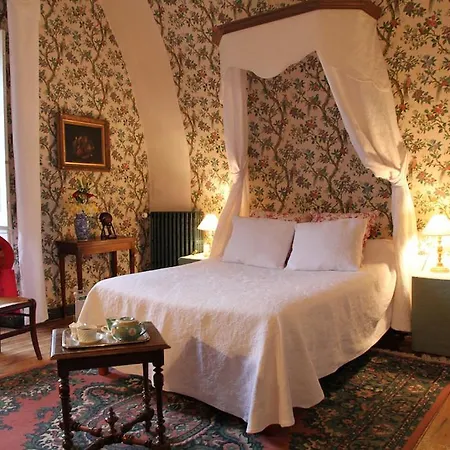 Chateau De Montriou Couette-café 5*