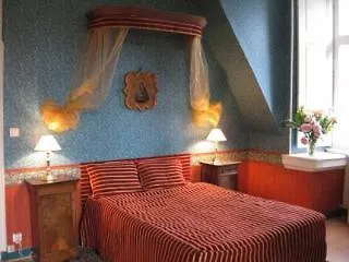 Couette-café Chateau De Montriou 5*