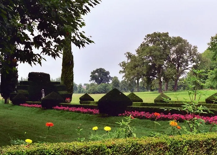 Chateau De Montriou Bed & Breakfast Feneu